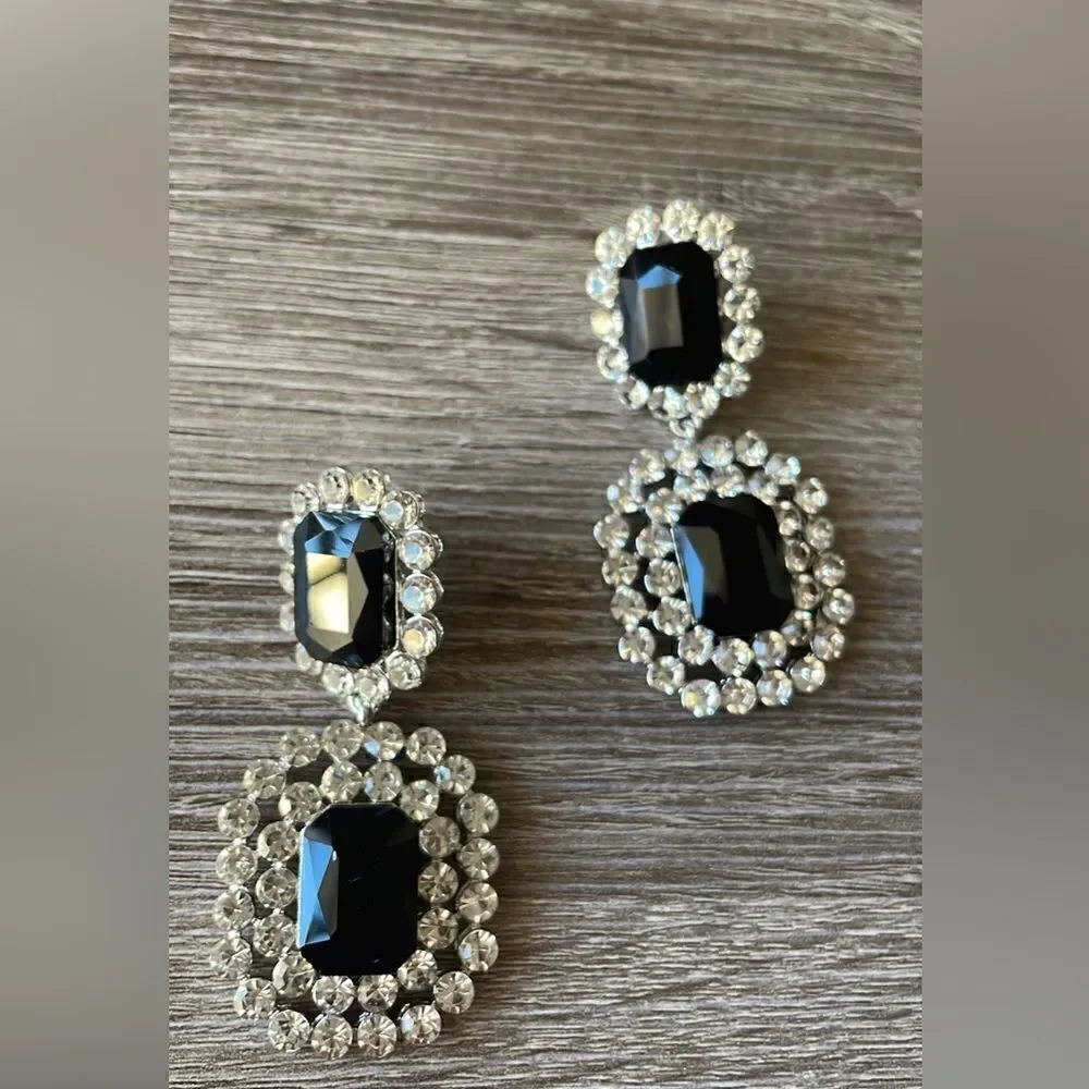 Black statement earring drop A251 - Picture 4 of 5